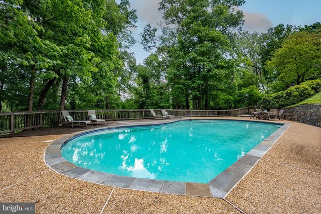 1927 MARTHAS RD, Alexandria, VA 22307