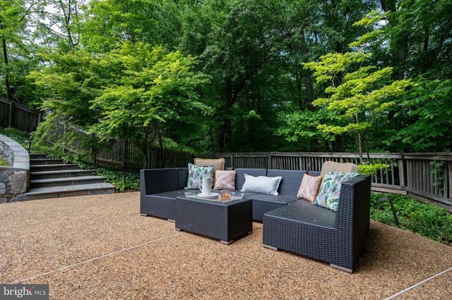 1927 MARTHAS RD, Alexandria, VA 22307