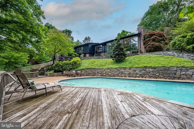 1927 MARTHAS RD, Alexandria, VA 22307