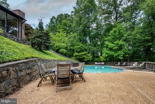 1927 MARTHAS RD, Alexandria, VA 22307