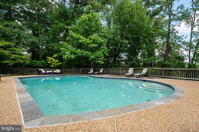 1927 MARTHAS RD, Alexandria, VA 22307