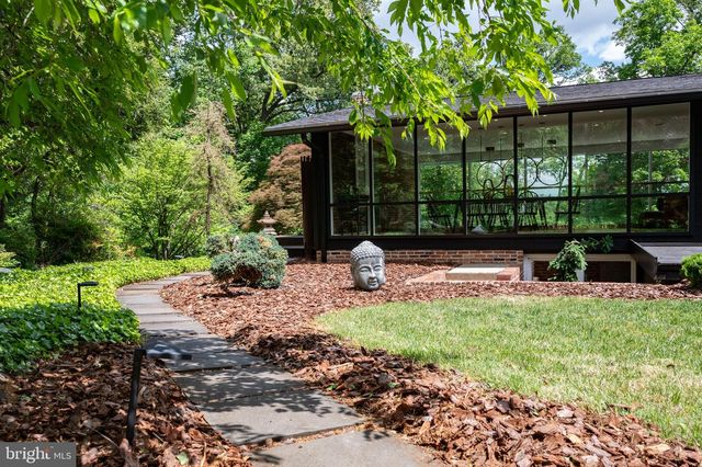 1927 MARTHAS RD, Alexandria, VA 22307