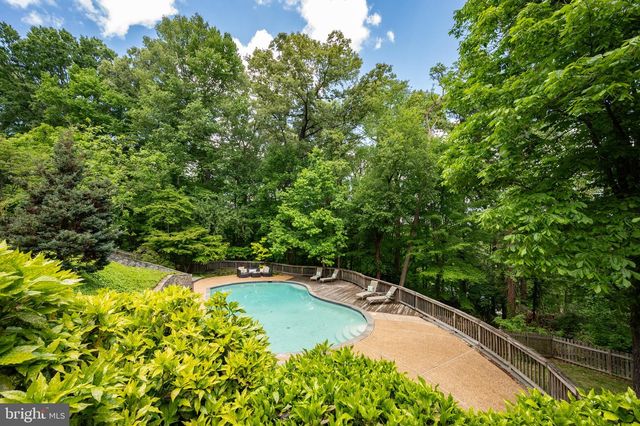 1927 MARTHAS RD, Alexandria, VA 22307