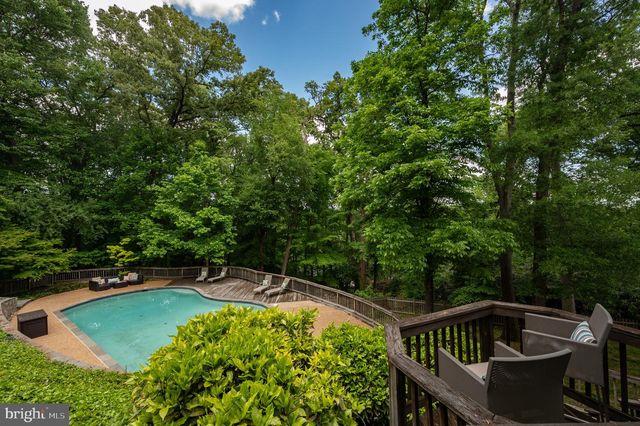 1927 MARTHAS RD, Alexandria, VA 22307