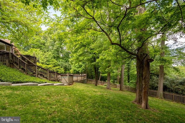 1927 MARTHAS RD, Alexandria, VA 22307