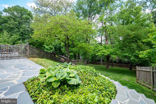 1927 MARTHAS RD, Alexandria, VA 22307