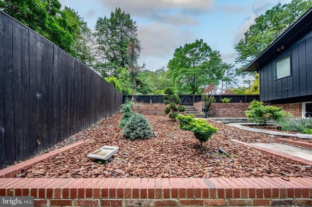 1927 MARTHAS RD, Alexandria, VA 22307
