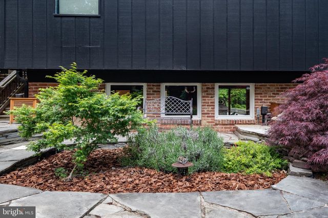 1927 MARTHAS RD, Alexandria, VA 22307