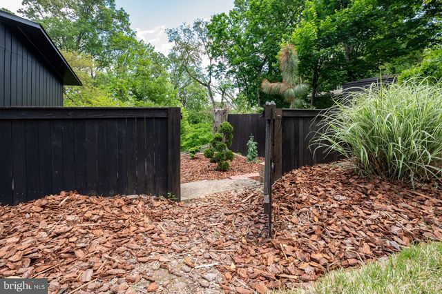 1927 MARTHAS RD, Alexandria, VA 22307