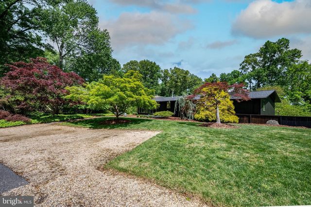 1927 MARTHAS RD, Alexandria, VA 22307