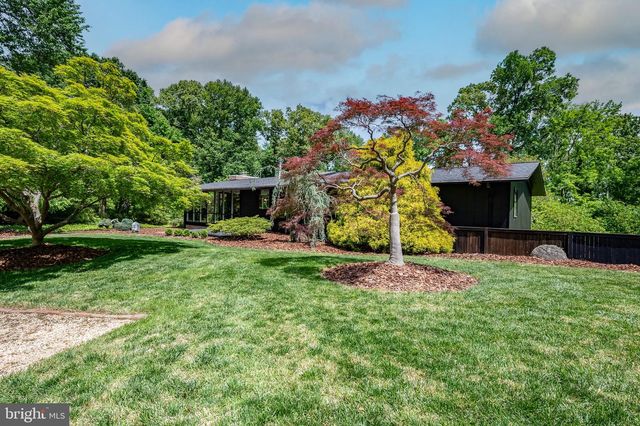 1927 MARTHAS RD, Alexandria, VA 22307