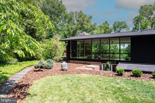 1927 MARTHAS RD, Alexandria, VA 22307