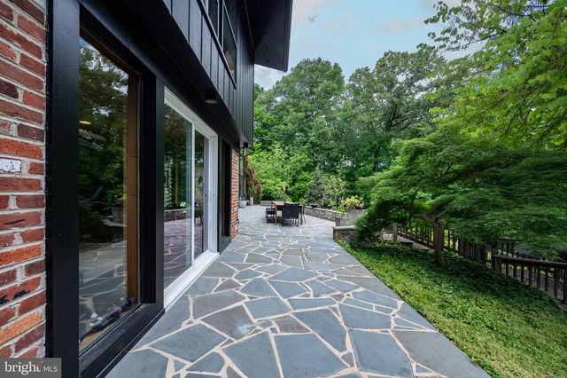 1927 MARTHAS RD, Alexandria, VA 22307
