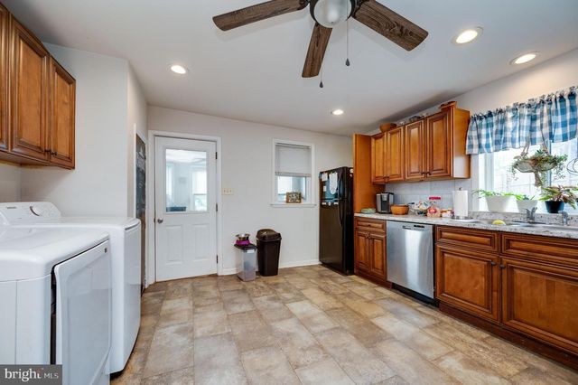 7 FAIRVIEW ST, Pine Grove, PA 17963