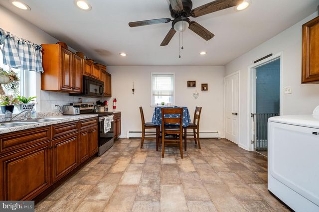 7 FAIRVIEW ST, Pine Grove, PA 17963