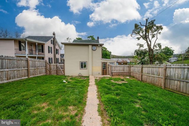7 FAIRVIEW ST, Pine Grove, PA 17963