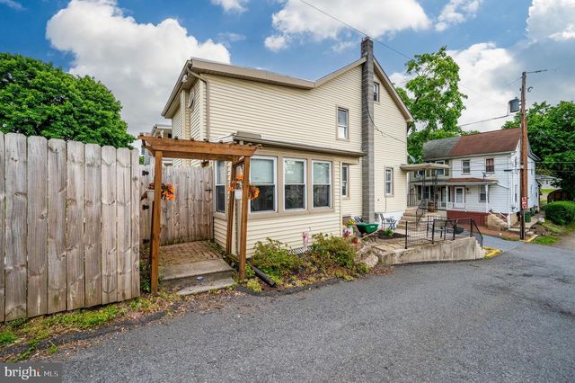 7 FAIRVIEW ST, Pine Grove, PA 17963