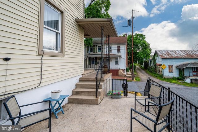 7 FAIRVIEW ST, Pine Grove, PA 17963