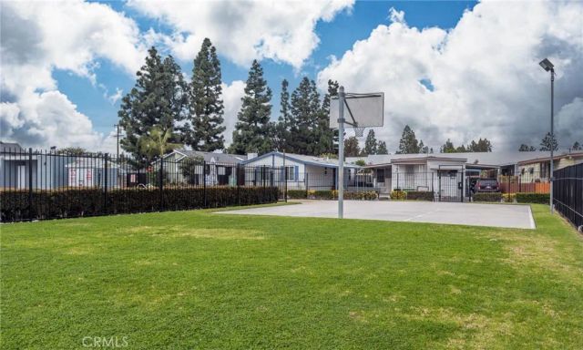 16600 Downey 31, Paramount, CA 90723