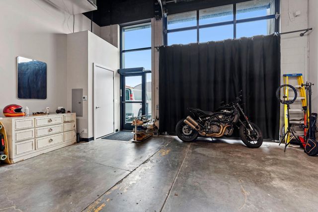 801 SE 9th Street 101, Minneapolis, MN 55414