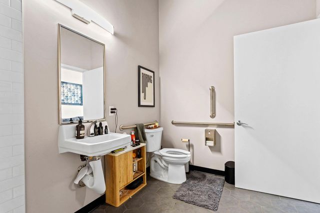 801 SE 9th Street 101, Minneapolis, MN 55414