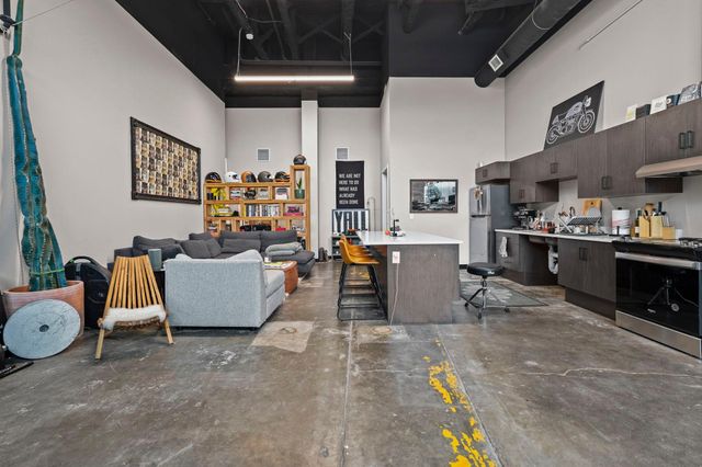 801 SE 9th Street 101, Minneapolis, MN 55414