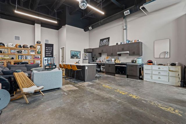 801 SE 9th Street 101, Minneapolis, MN 55414