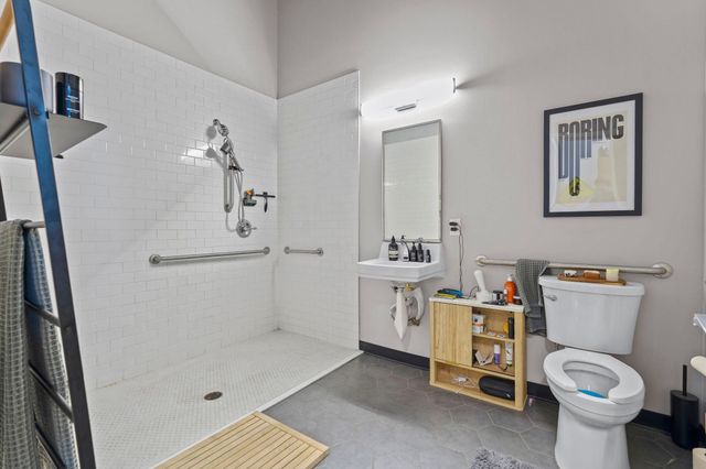 801 SE 9th Street 101, Minneapolis, MN 55414