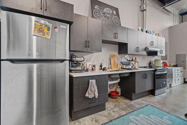 801 SE 9th Street 101, Minneapolis, MN 55414