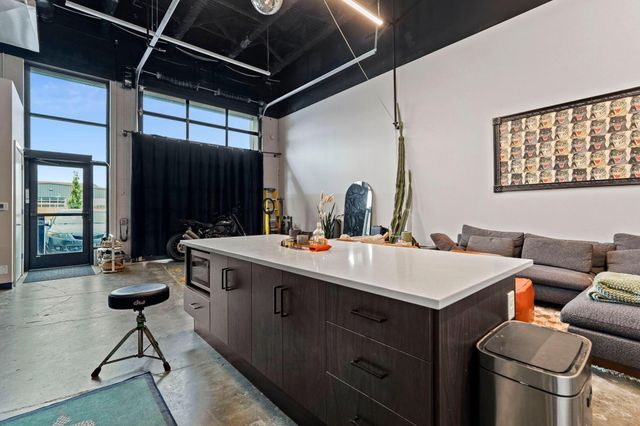 801 SE 9th Street 101, Minneapolis, MN 55414