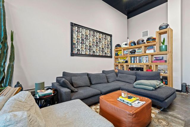 801 SE 9th Street 101, Minneapolis, MN 55414
