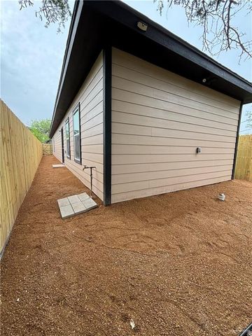 1121 E Cano Street, Edinburg, TX 78539