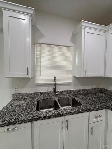 1121 E Cano Street, Edinburg, TX 78539