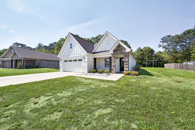 66 Quail Run Avenue, Smiths Station, AL 36877