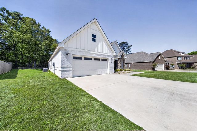 66 Quail Run Avenue, Smiths Station, AL 36877