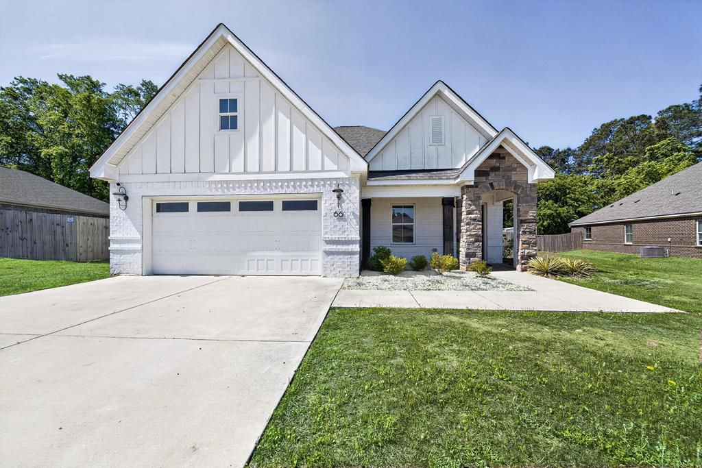 66 Quail Run Avenue, Smiths Station, AL 36877