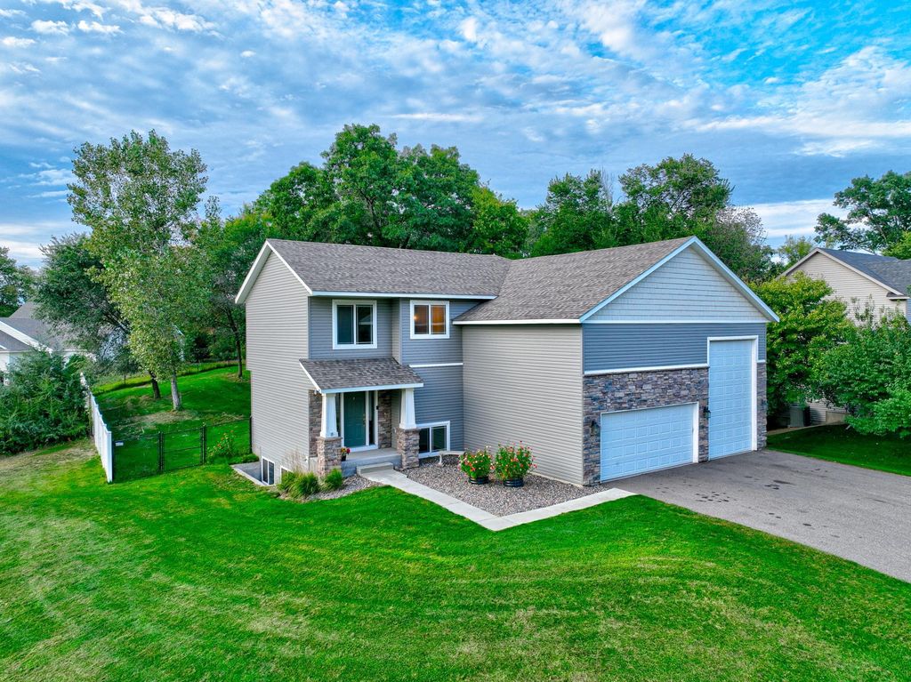 556 Pleasant Drive, Prescott, WI 54021 — photo 3