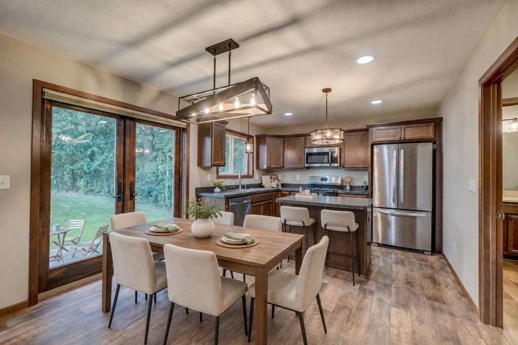 556 Pleasant Drive, Prescott, WI 54021 — photo 5