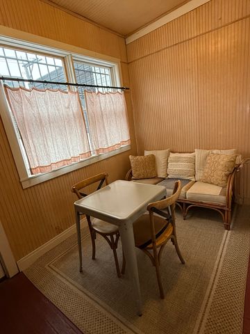 2134 N Damen Avenue 2, Chicago, IL 60647