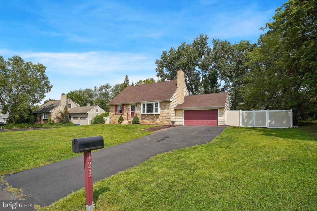 123 HAMPSHIRE DR, CHALFONT, PA 18914 — exterior