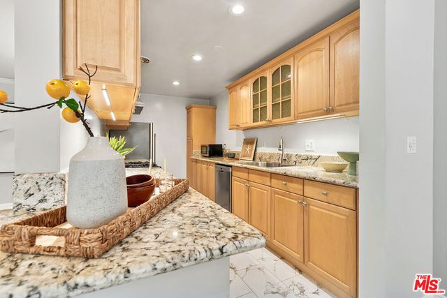 6515 Green Valley Circle 104, Culver City, CA 90230