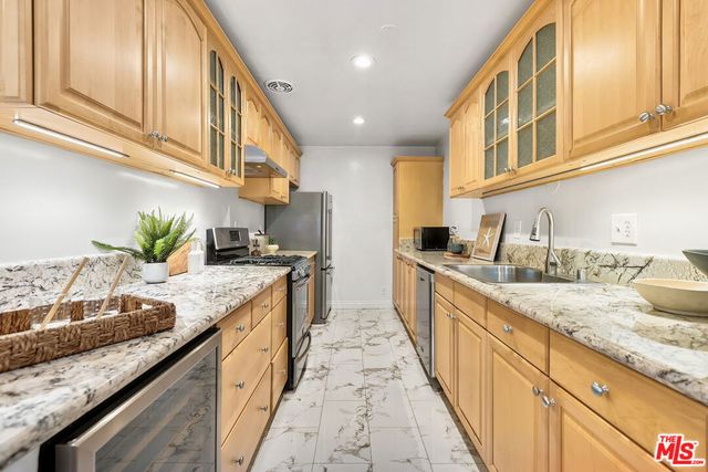 6515 Green Valley Circle 104, Culver City, CA 90230
