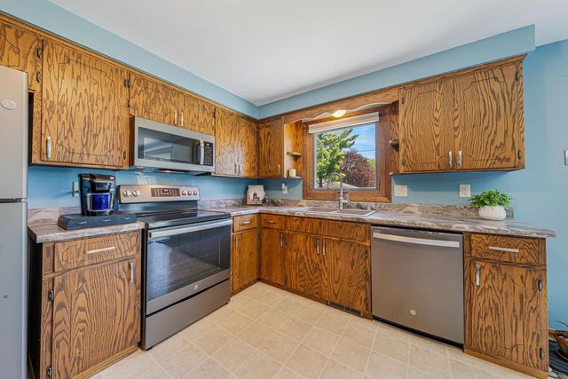 1290 WILD ROSE LANE, Neenah, WI 54956