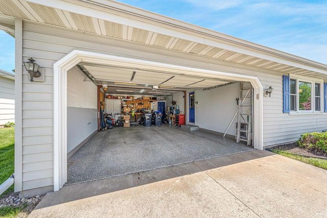 1290 WILD ROSE LANE, Neenah, WI 54956