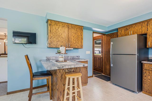 1290 WILD ROSE LANE, Neenah, WI 54956