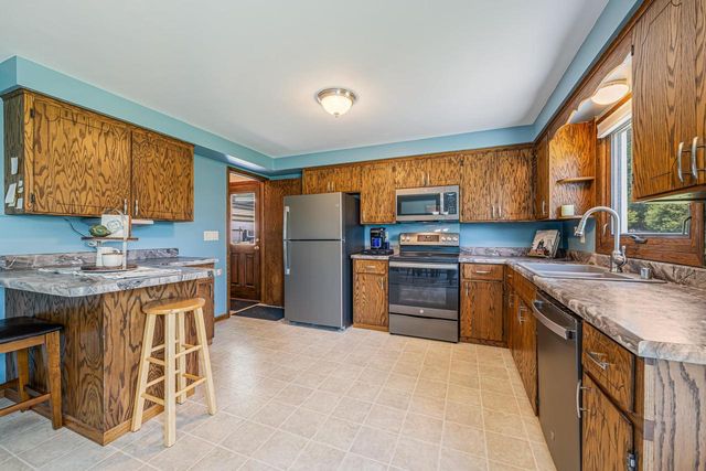 1290 WILD ROSE LANE, Neenah, WI 54956