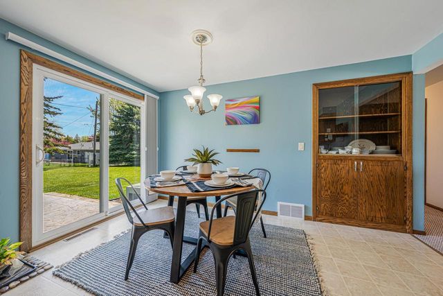 1290 WILD ROSE LANE, Neenah, WI 54956