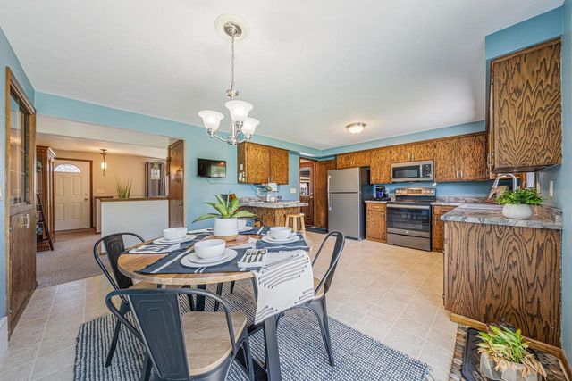 1290 WILD ROSE LANE, Neenah, WI 54956