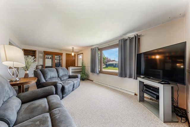 1290 WILD ROSE LANE, Neenah, WI 54956