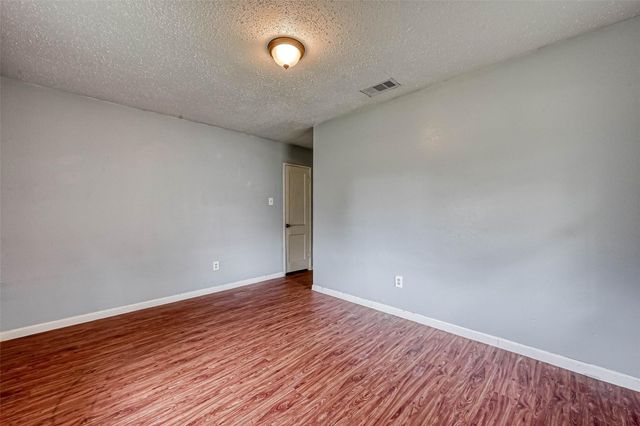 5431 Willow Glen Drive, Houston, TX 77033